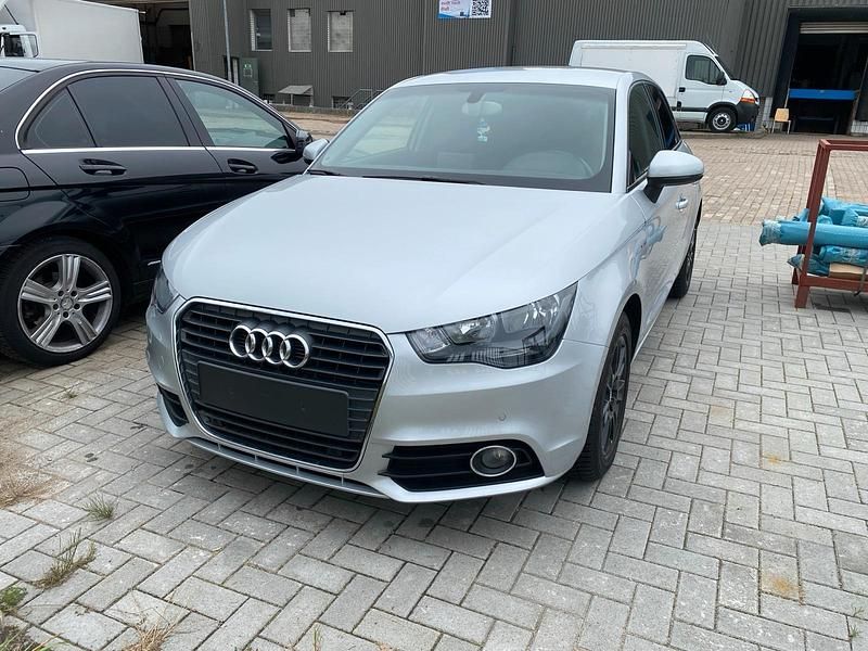 Silber Gebraucht 2012 Audi A1 Sportback S-Line Kleinwagen | 8.000 € (Superpreis) - Bild 1/4