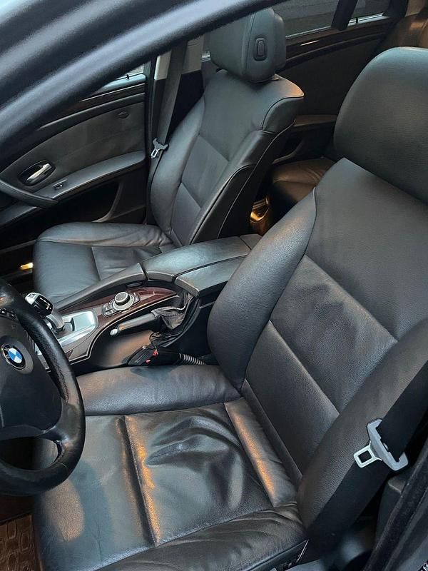 Gebraucht BMW 525 Advantage 177 PS (130 kW) 2007 Grau Kombi