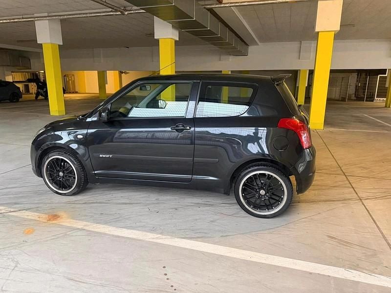 Gebraucht Suzuki Swift Sport 92 PS (67 kW) 2010 Schwarz Kleinwagen