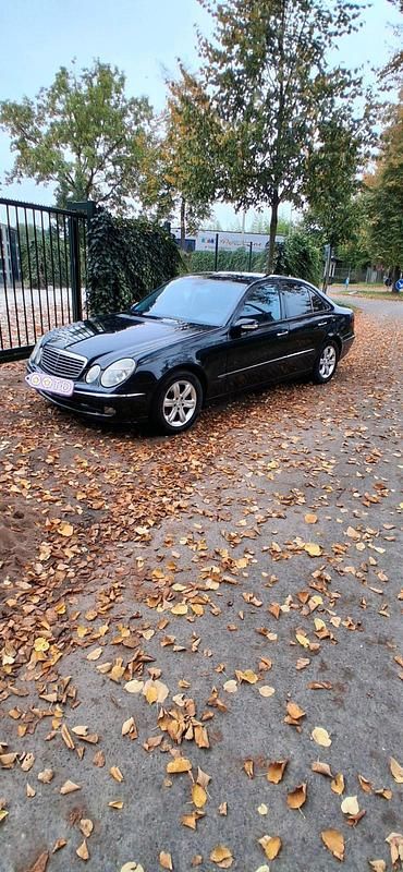 Schwarz Gebraucht 2003 Mercedes E270 Limousine | 3.300 € (Guter Preis) - Bild 1/4