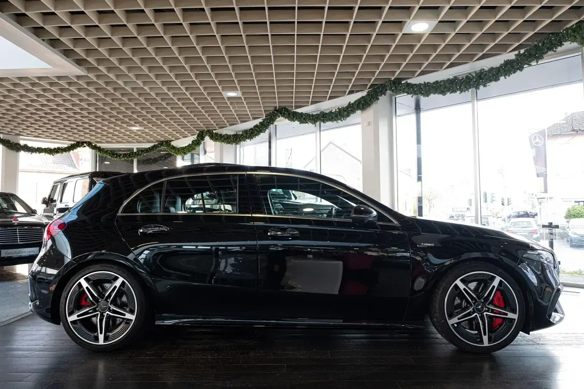 Gebraucht Mercedes A45 AMG Premium Plus 421 PS (309 kW) 2023 Schwarz Kleinwagen