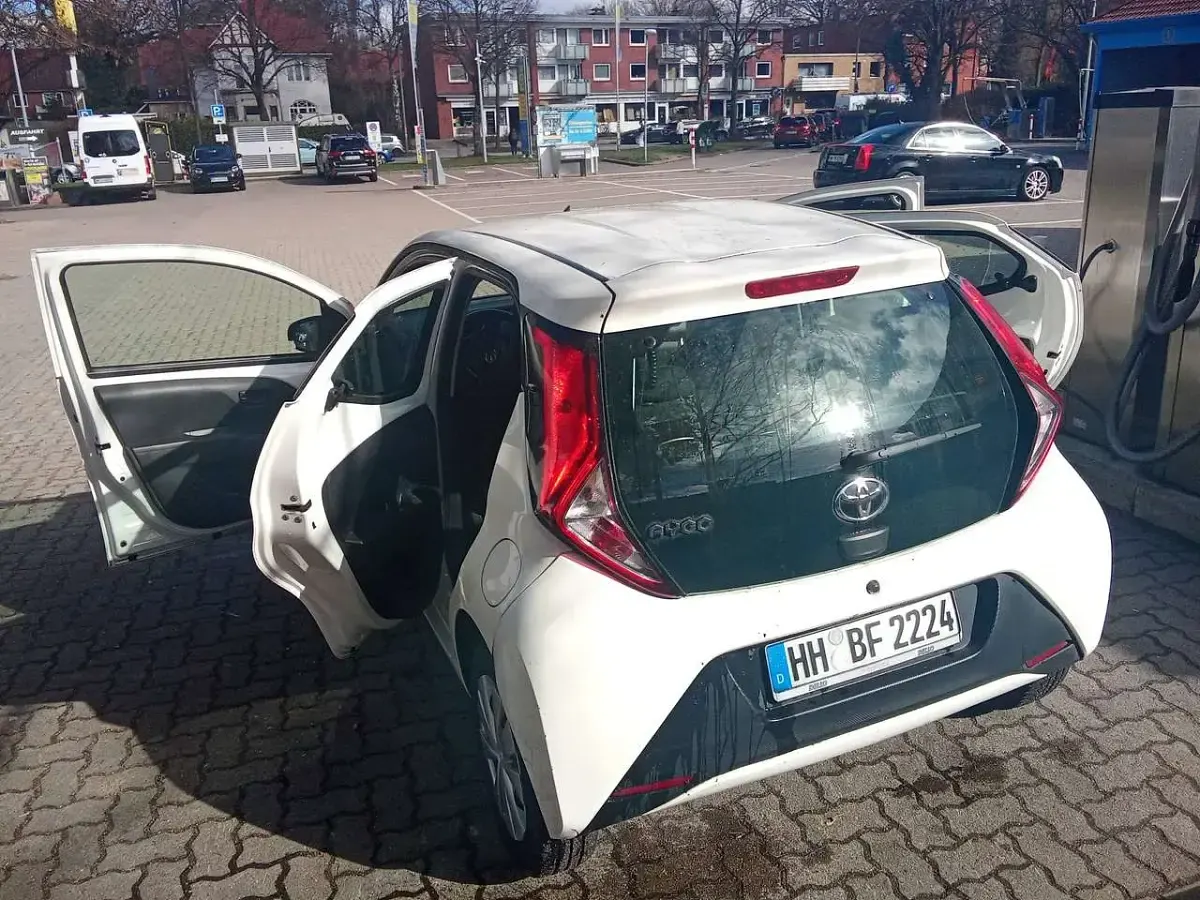 Gebraucht Toyota Aygo Edition-S 69 PS (50 kW) 2019 Weiß Kleinwagen