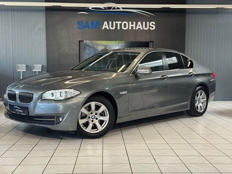 Grau Gebraucht 2011 BMW 520 Limousine | 15.900 € (Fairer Preis) - Bild 1/4