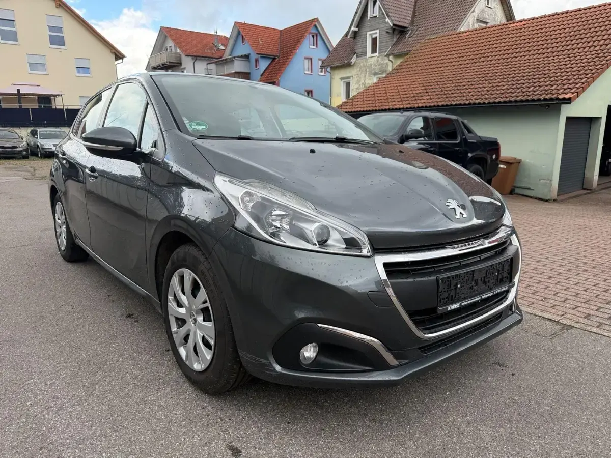Gebraucht Peugeot 208 Active 68 PS (50 kW) 2017 Grau Kleinwagen