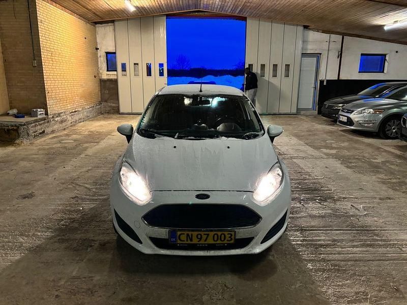 Gebraucht Ford Fiesta Trend 95 PS (69 kW) 2016 Weiß Pickup