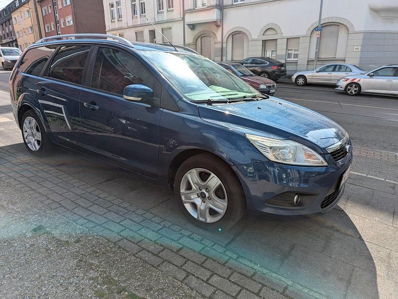 Używany Ford Focus 101 KM (74 kW) 2009 Niebieski Kombi