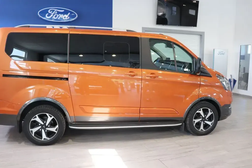 Gebraucht Ford Tourneo Active 131 PS (96 kW) 2022 Orange Van / Kleinbus