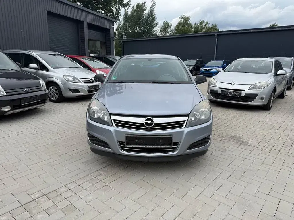 Gebraucht Opel Astra Selection 90 PS (66 kW) 2010 Silber Limousine