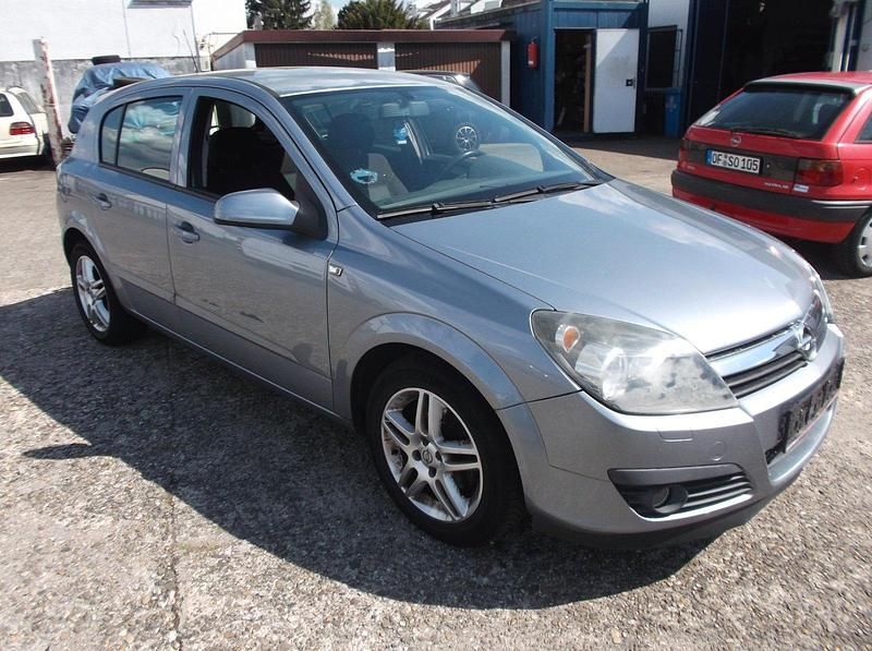 Używany Opel Astra 105 KM (77 kW) 2006 Szary Kombi