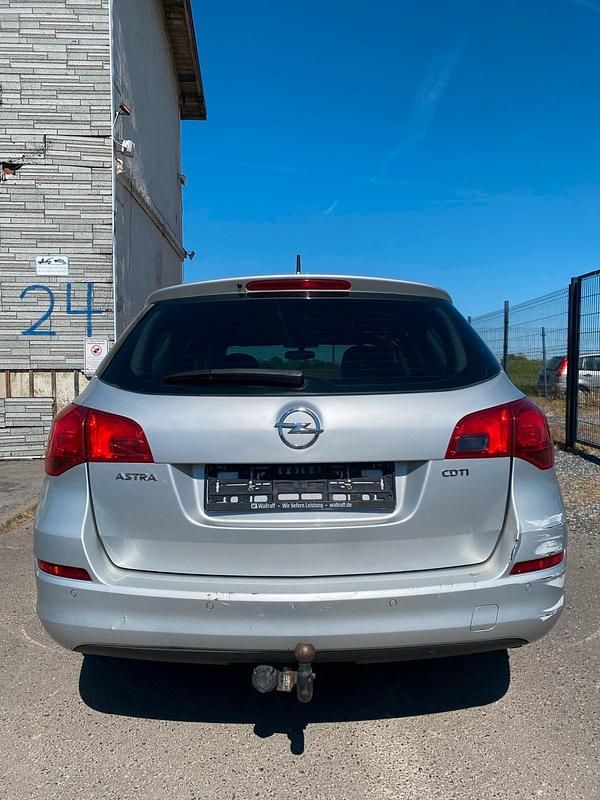 Gebraucht Opel Astra 110 PS (80 kW) 2012 Silber Kombi