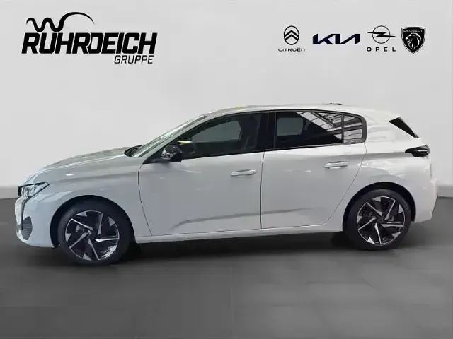 Neu Peugeot 308 Allure 136 PS (100 kW) 2025 Weiß Limousine