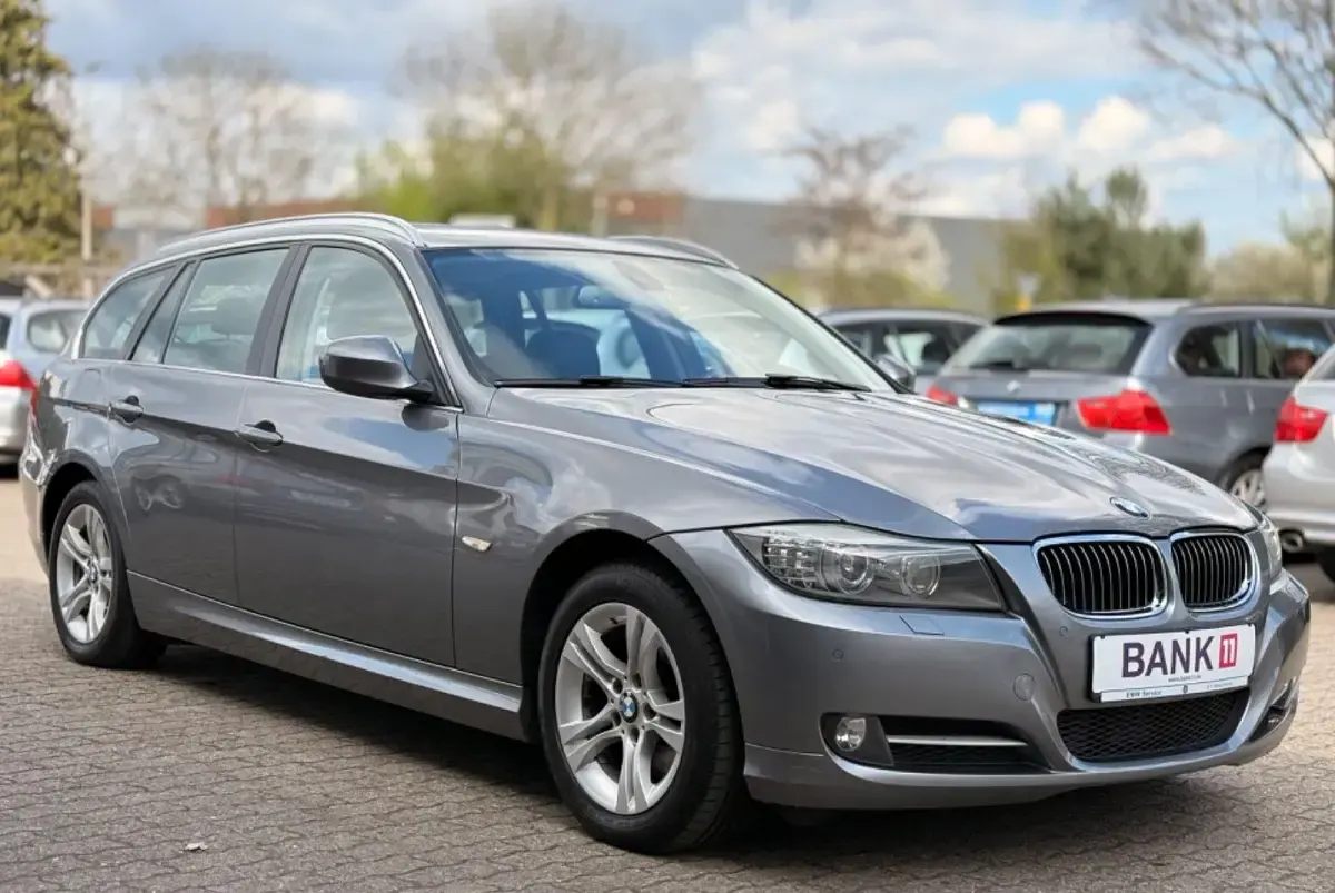 Gebraucht BMW 320 Comfort Edition 184 PS (135 kW) 2011 Grau Kombi