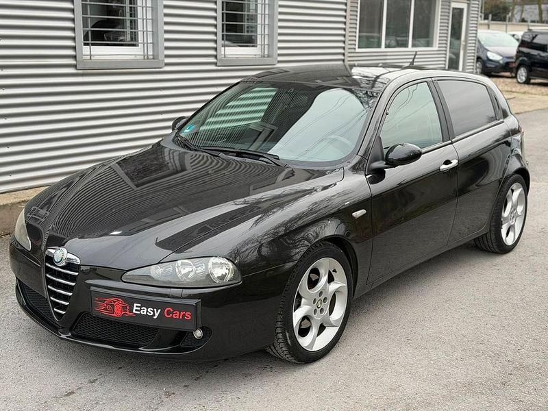 Schwarz Gebraucht 2005 Alfa Romeo 147 Distinctive Kleinwagen | 2.949 € (Teuer) - Bild 1/4