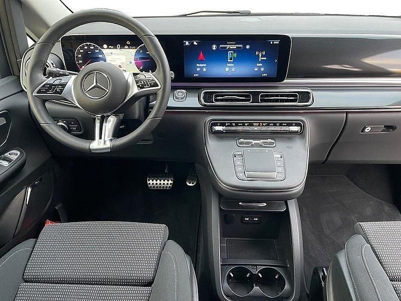 Gebraucht Mercedes V300 237 PS (174 kW) 2025 Bergkristallweiss metallic Van / Kleinbus