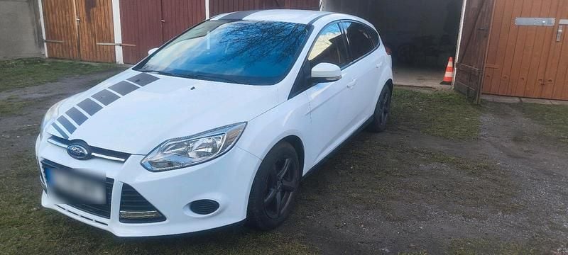 Gebraucht Ford Focus 125 PS (91 kW) 2014 Weiß Limousine