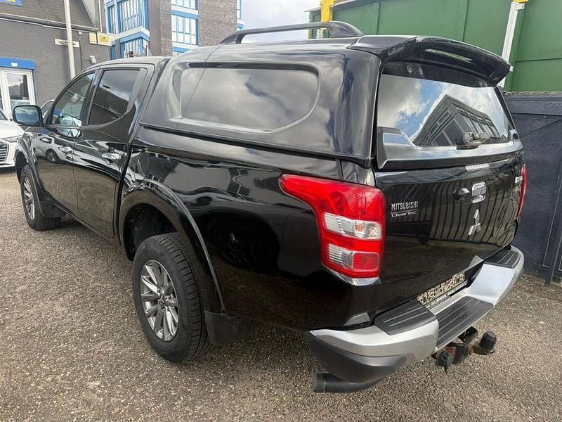 Gebraucht Mitsubishi L200 Plus 181 PS (133 kW) 2017 Schwarz Pickup