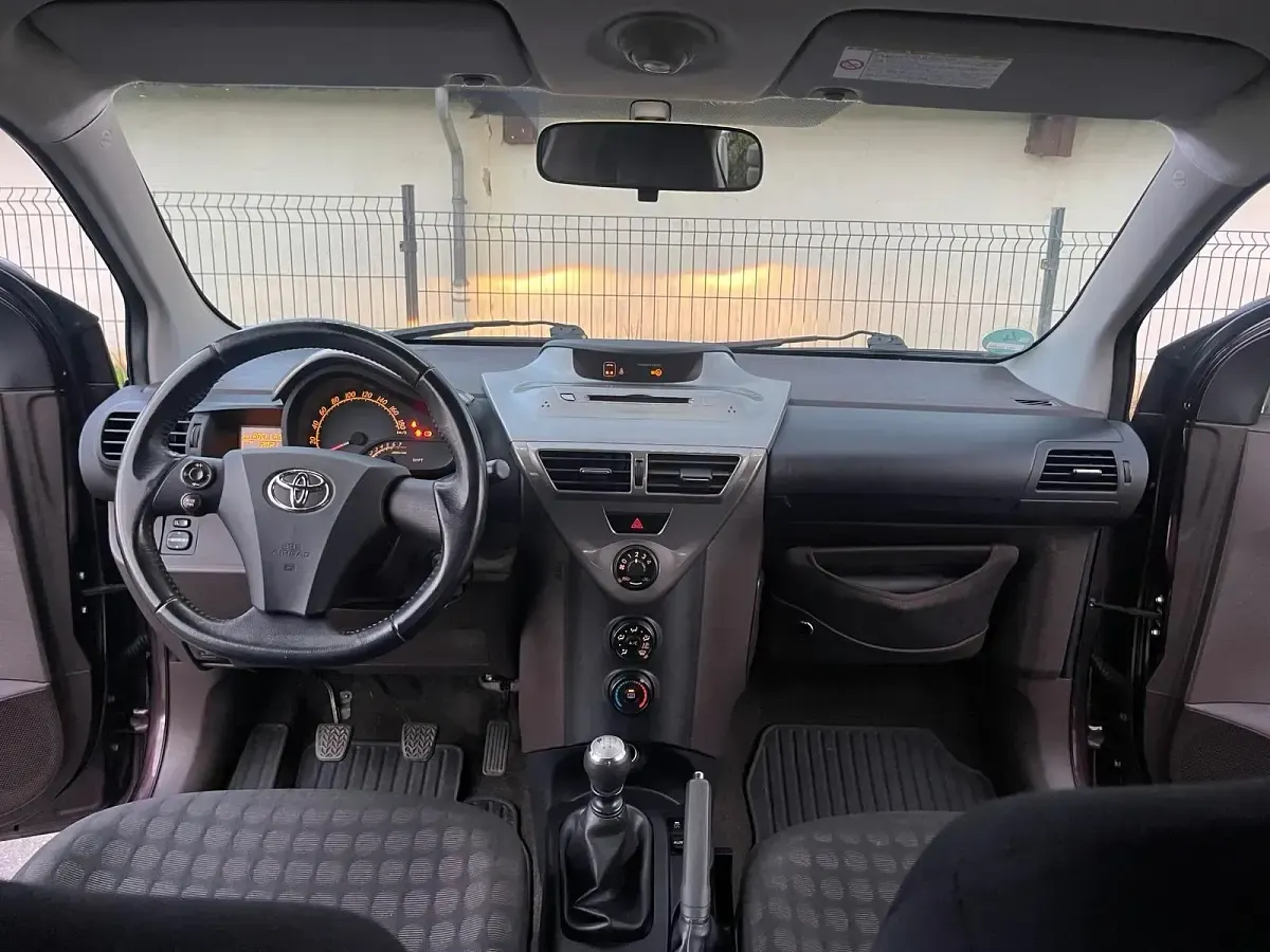 Gebraucht Toyota iQ 68 PS (50 kW) 2010 Kleinwagen