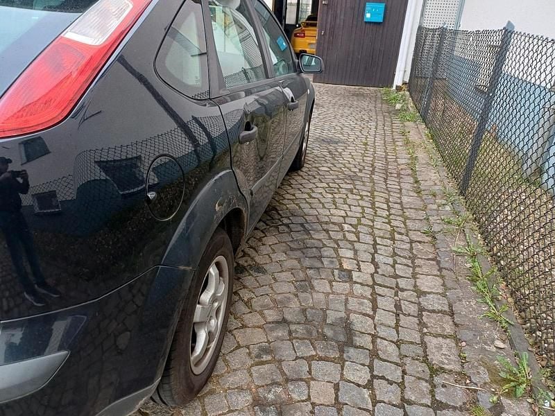 Używany Ford Focus 101 KM (74 kW) 2005 Czarny Sedan/Limuzyna