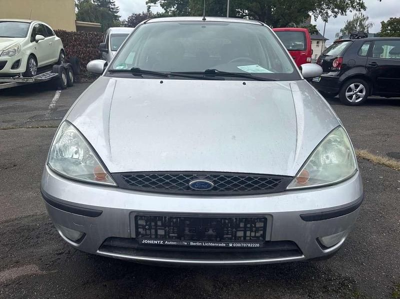 Gebraucht Ford Focus Trend 101 PS (74 kW) 2002 Silber Limousine