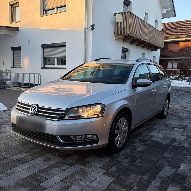 Grau Gebraucht 2012 VW Passat Limousine | 6.900 € (Superpreis) - Bild 1/4