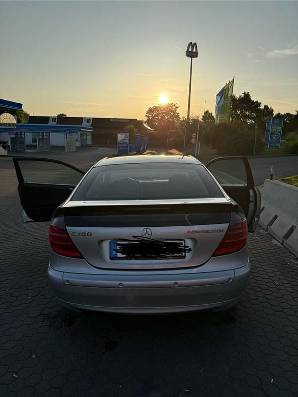 Silber Gebraucht 2003 Mercedes C180 Coupé | 2.900 € (Fairer Preis) - Bild 1/4