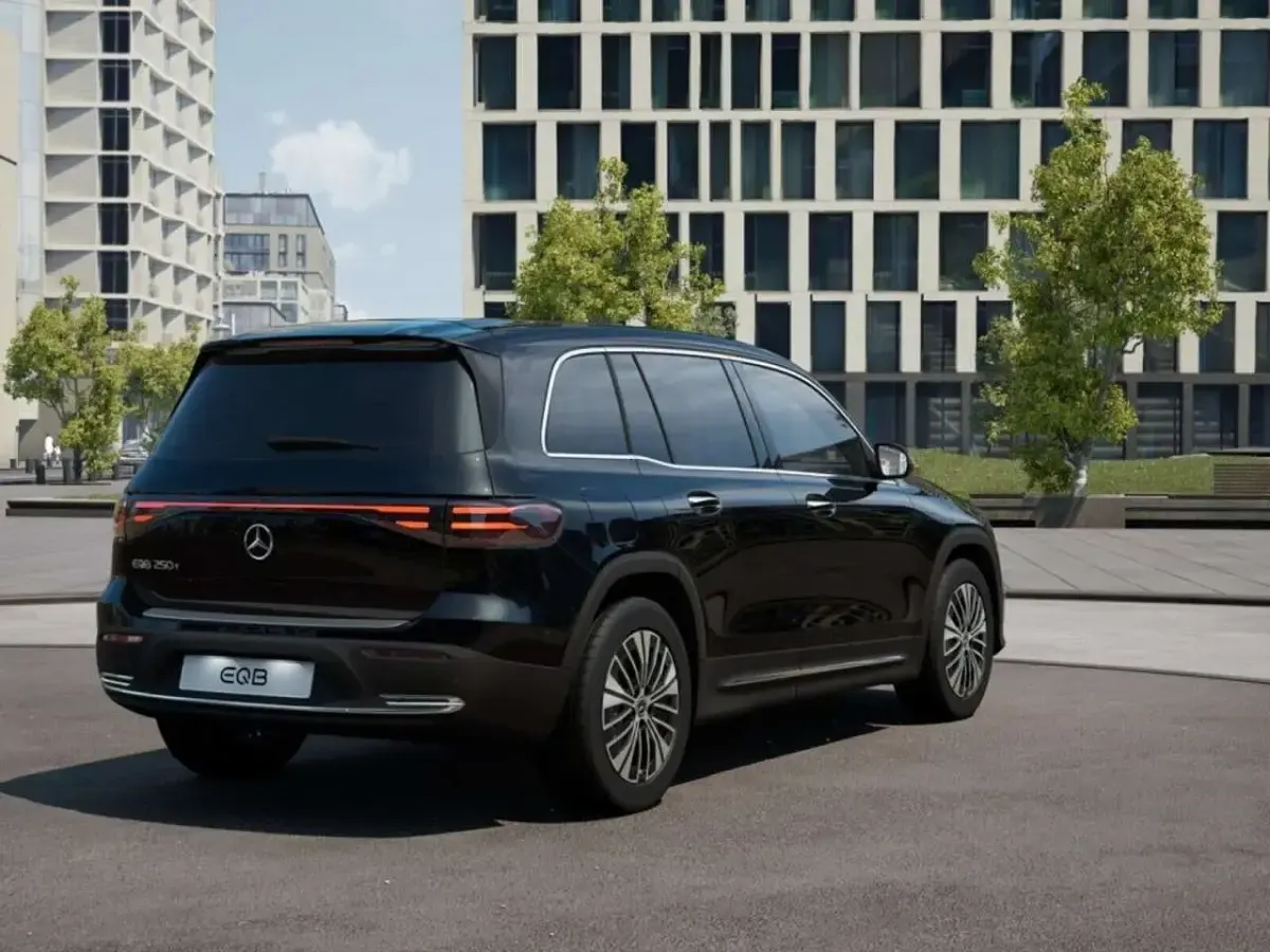 Gebraucht Mercedes EQB250+ 139 kW (190 PS) 2025 Schwarz metalliclack kosmossch SUV