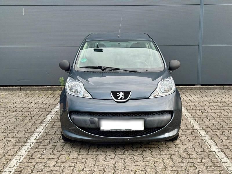 Grau Gebraucht 2006 Peugeot 107 Kleinwagen | 1.490 € (Fairer Preis) - Bild 1/4