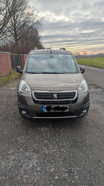 Gebraucht Peugeot TePee Active 99 PS (72 kW) 2015 Grau Van / Kleinbus