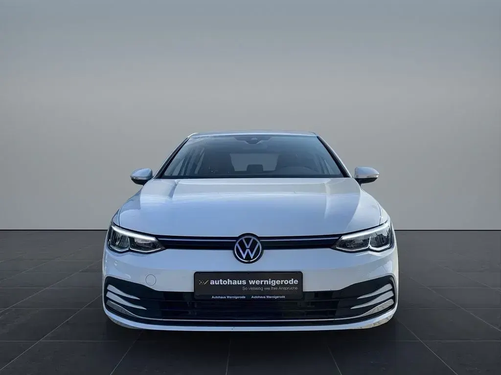Gebraucht VW Golf VIII Active 131 PS (96 kW) 2023 Weiß Limousine