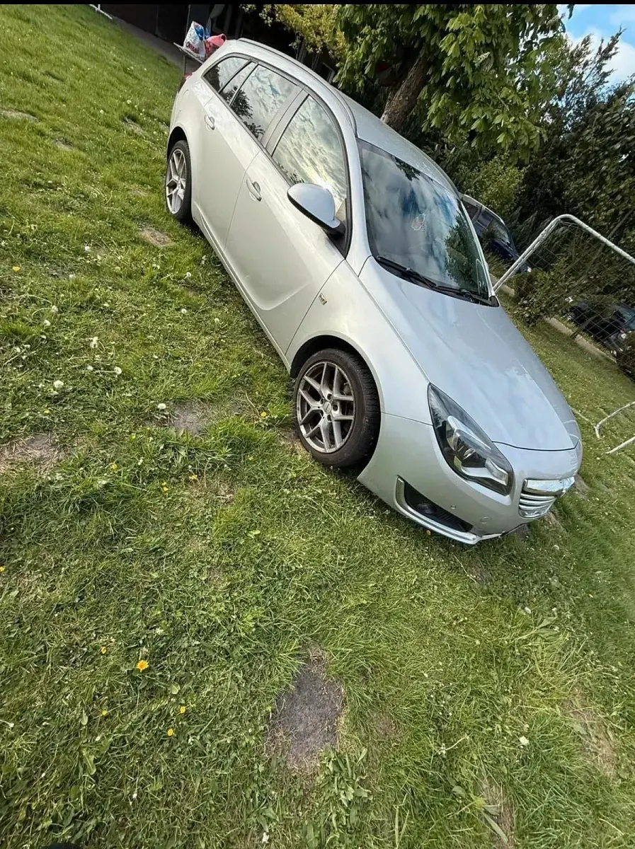 Gebraucht Opel Insignia 120 PS (88 kW) 2014 Silber Kombi