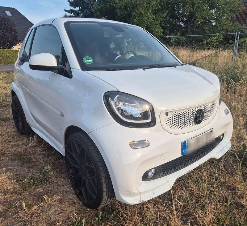 Weiß Gebraucht 2016 Smart ForTwo Cabrio Brabus Cabrio | 15.500 € (Fairer Preis) - Bild 1/4