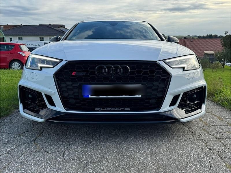 Weiß Gebraucht 2019 Audi RS4 Ambiente Kombi | 56.500 € (Guter Preis) - Bild 1/4