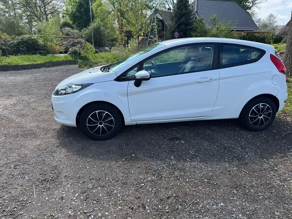 Brugt Ford Fiesta 60 HK (44 kW) 2009 Hvid Sedan