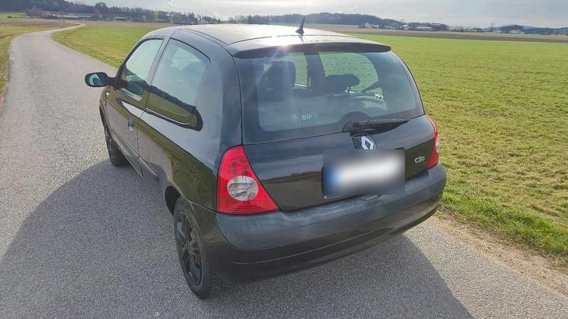 Gebraucht Renault Clio II 58 PS (42 kW) 2005 Schwarz Kleinwagen
