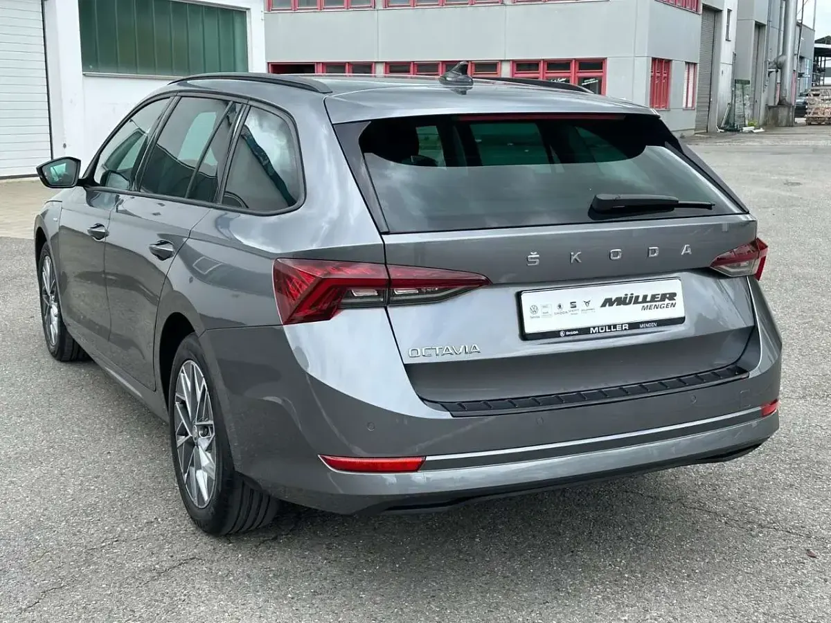 Gebraucht Skoda Octavia Tour 116 PS (85 kW) 2023 Graphite grey Kombi