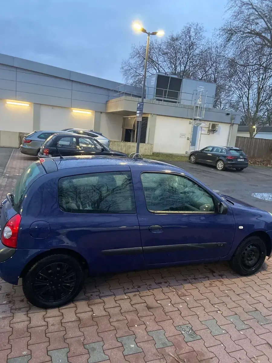 Gebraucht Renault Clio II 75 PS (55 kW) 2005 Blau Kleinwagen