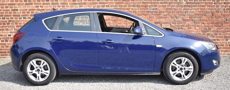 Gebraucht Opel Astra 179 PS (131 kW) 2010 Blau Limousine