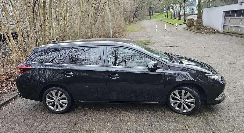 Gebraucht Toyota Auris Executive 116 PS (85 kW) 2015 Limousine