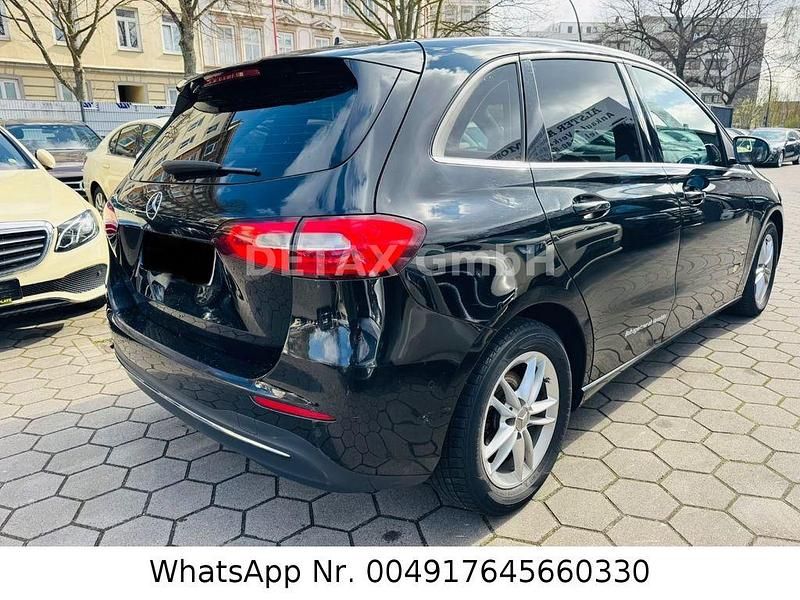 Gebraucht Mercedes B180 Avantgarde 116 PS (85 kW) 2020 Schwarz Van / Kleinbus