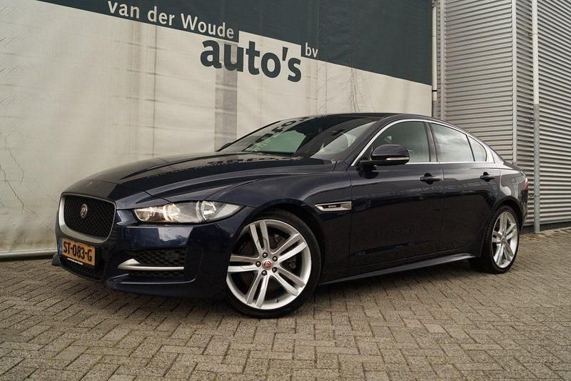 Gebraucht Jaguar XE R-Sport 200 PS (147 kW) 2018 Blau Limousine