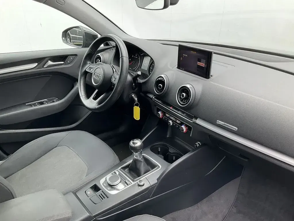 Gebraucht Audi A3 Proline 116 PS (85 kW) 2019 Schwarz Limousine