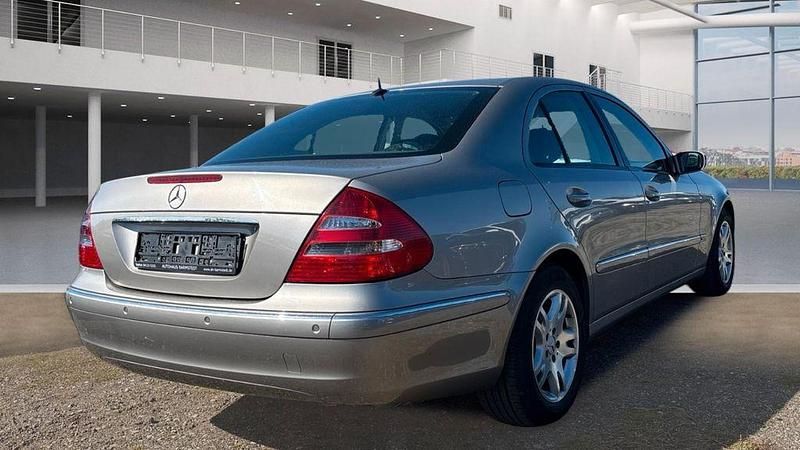 Gebraucht Mercedes E240 177 PS (130 kW) 2005 Grau Limousine