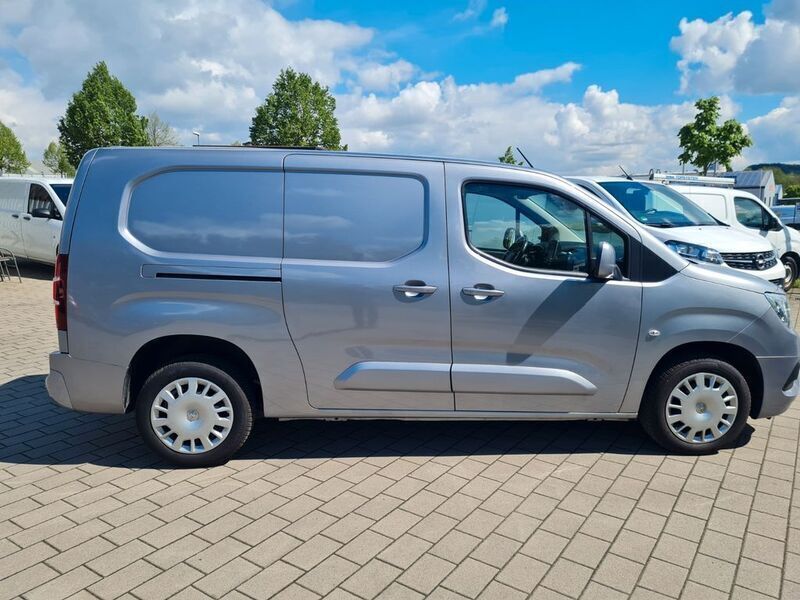 Gebraucht Opel Combo 131 PS (96 kW) 2019 Kontrast grau/quarz silber Van / Kleinbus