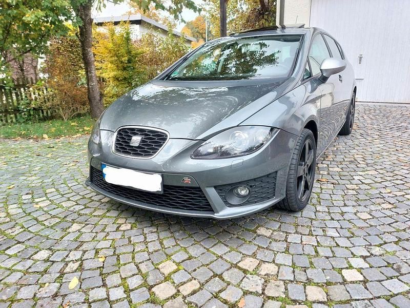 Grau Gebraucht 2012 Seat Leon FR Limousine | 8.000 € (Guter Preis) - Bild 1/4