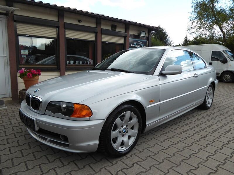 Silber Gebraucht 2002 BMW 320 Coupé | 9.850 € - Bild 1/4