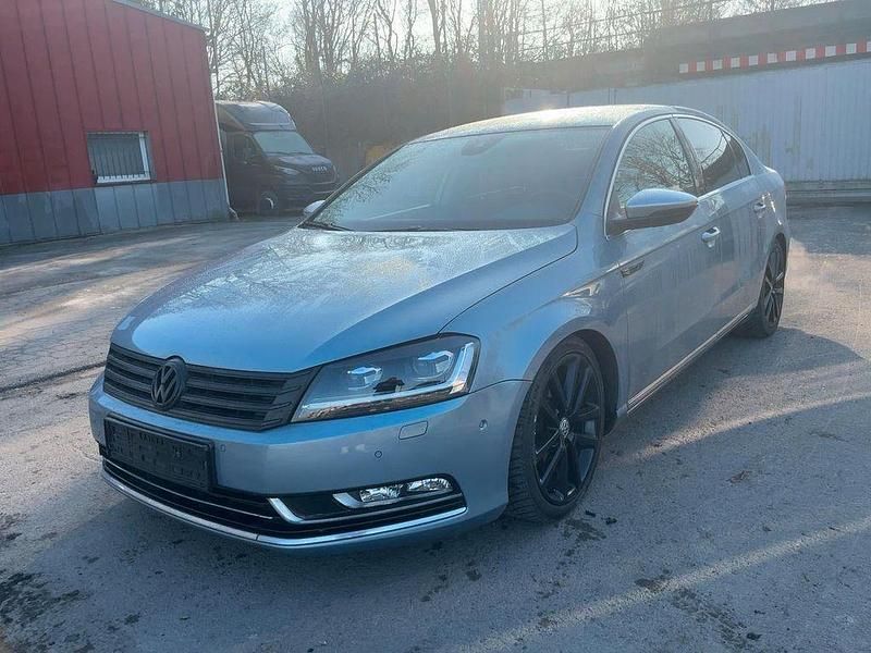 Gebraucht VW Passat Highline 160 PS (117 kW) 2012 Grau Limousine