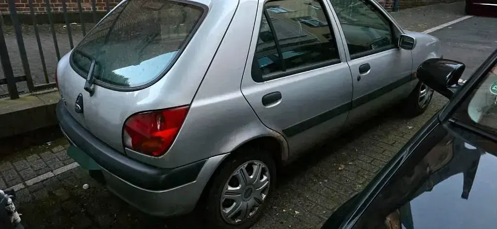 Gebraucht Ford Fiesta 75 PS (55 kW) 2001 Silber Kleinwagen