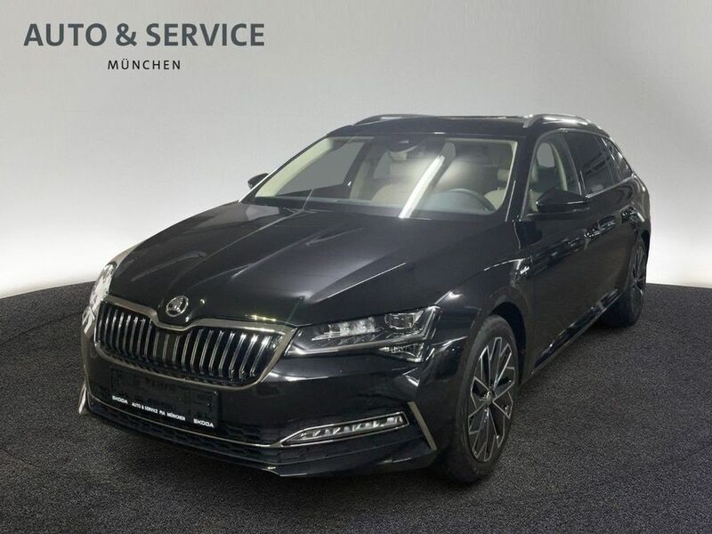 Blau Gebraucht 2024 Skoda Superb LAURIN & KLEMENT Kombi | 40.950 € - Bild 1/4