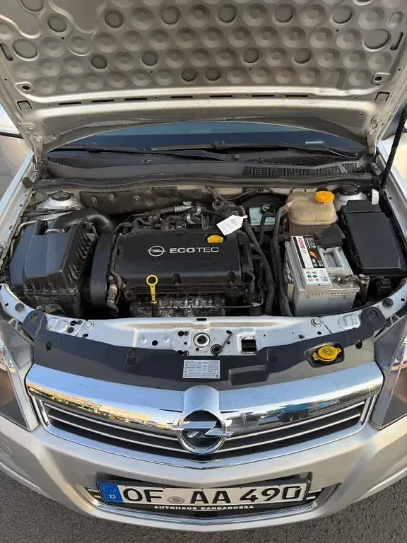 Gebraucht Opel Astra Edition 116 PS (85 kW) 2010 Silber Limousine