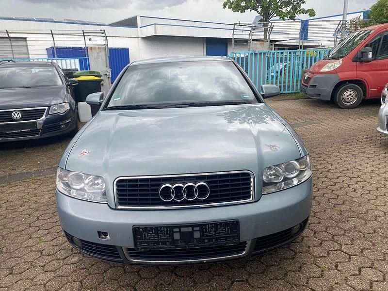 Silber Gebraucht 2002 Audi A4 Limousine | 950 € (Guter Preis) - Bild 1/4